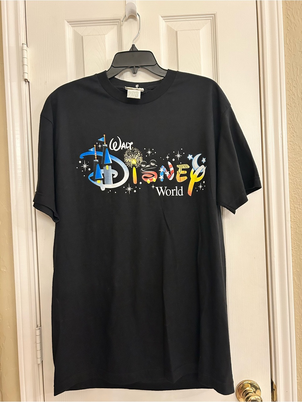 NWOT Vintage Walt Disney World Black Spellout Graphic T Shirt Size Large